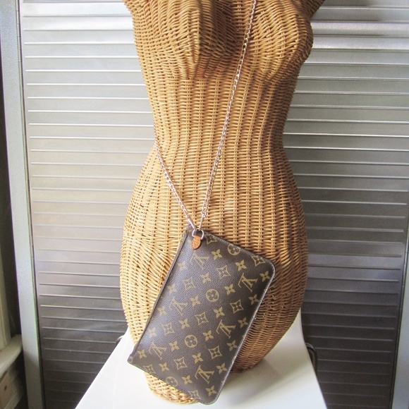 Louis Vuitton Handbags - Louis Vuitton Monogram Pochette Clutch Neverfull